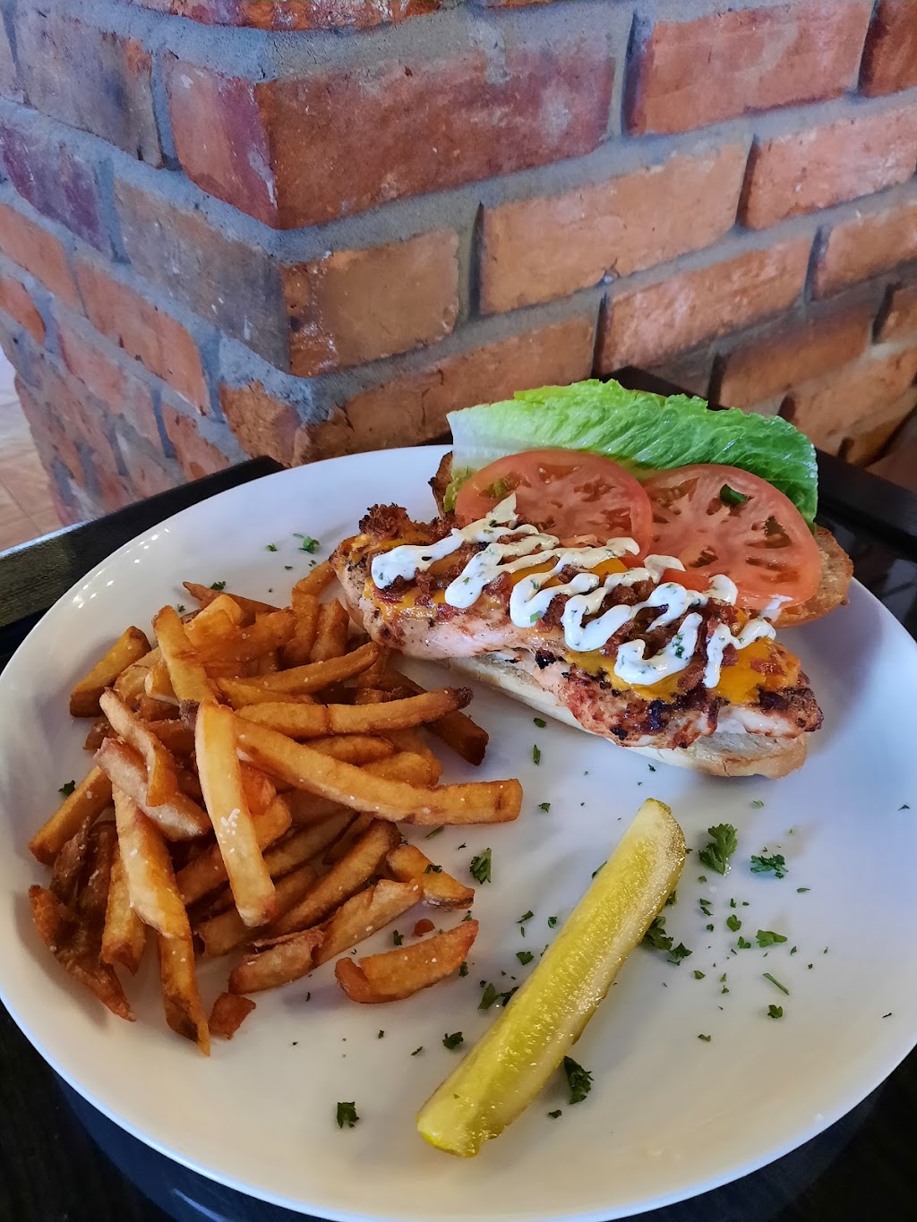 Wood Craft Pizza & Bar Tilbury | 71 Queen St N, Tilbury, ON N0P 2L0, Canada | Phone: (519) 607-0507