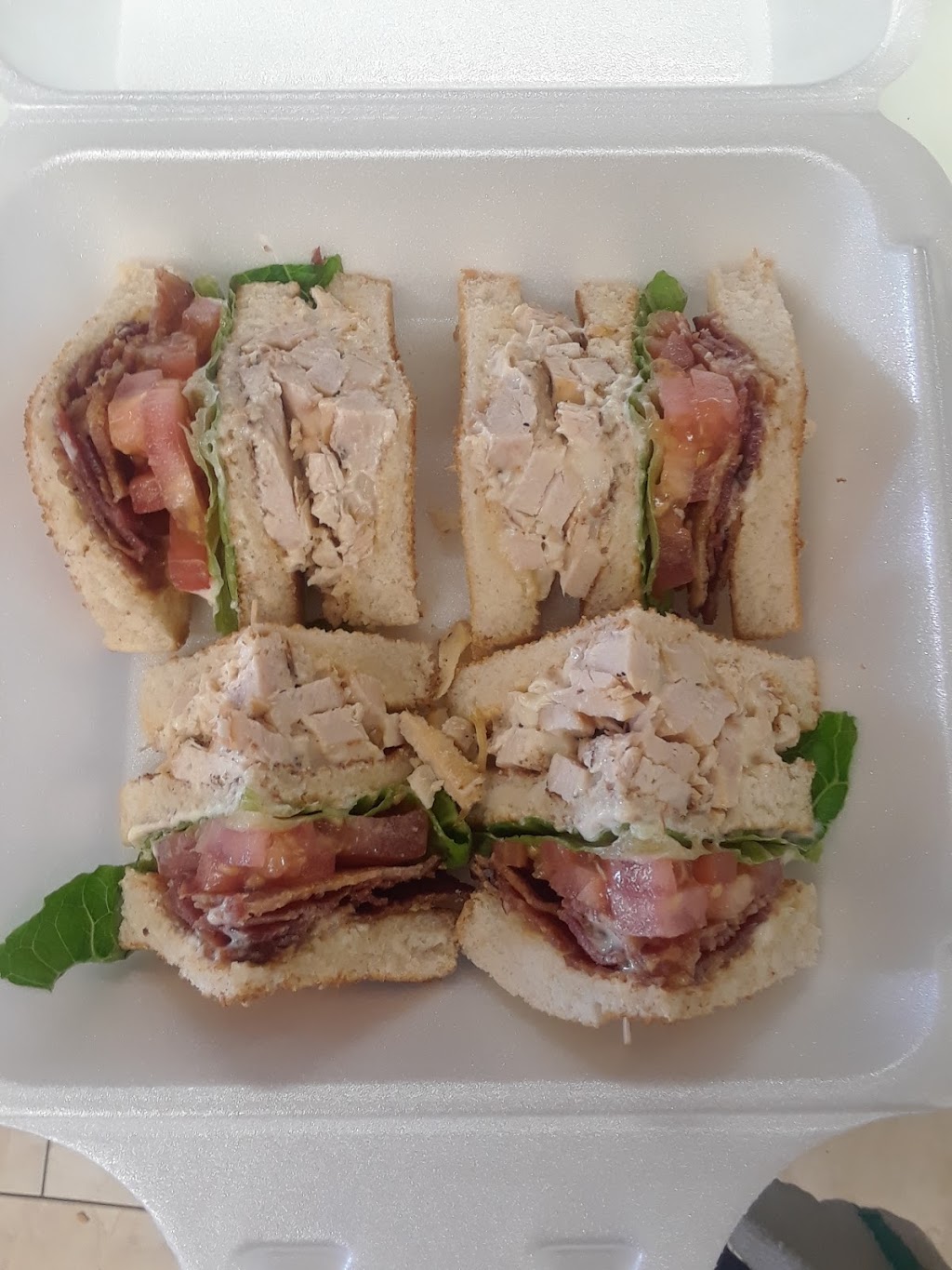 Casse Croute Chez Sylvie | 3000 QC-148, Luskville, QC J0X 2G0, Canada | Phone: (819) 455-1055