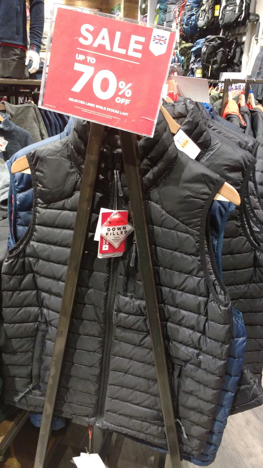Mountain Warehouse | Unit 1064, 10355 152 St, Surrey, BC V3R 7C1, Canada | Phone: (604) 589-0325