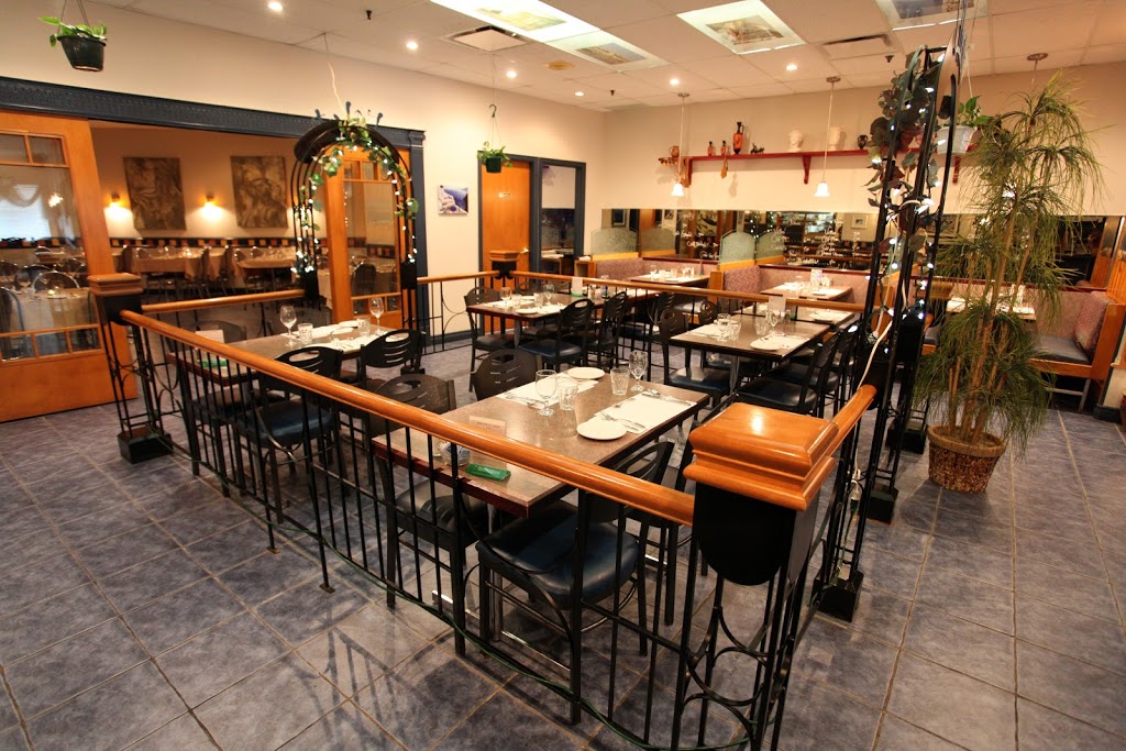 Restaurant Chez Harry | 1190 Boulevard Louis-XIV, Place Louis-XIV, Québec, QC G1H 6P2, Canada | Phone: (418) 628-6187