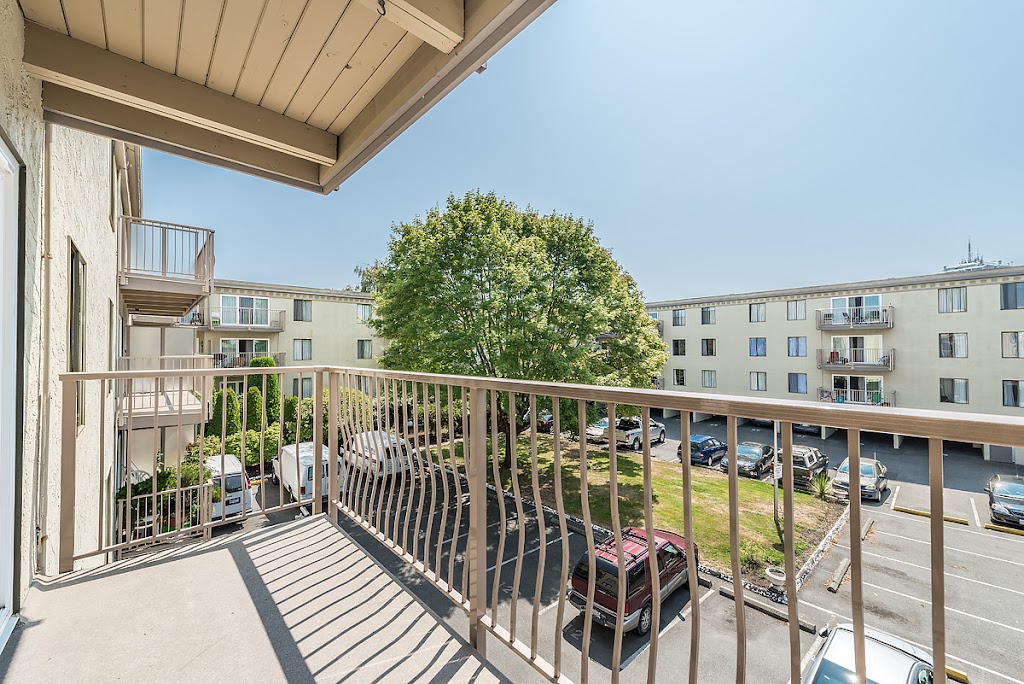 Fernwood Manor Apartments | 1575 Begbie St, Victoria, BC V8R 1L2, Canada | Phone: (250) 595-1355
