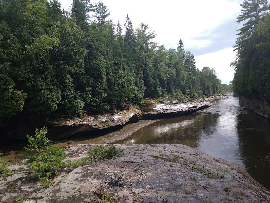 La Maison du gardien (Chalet locatif) | 423 Rue Principale, Saint-Alban, QC G0A 3B0, Canada | Phone: (418) 284-4232