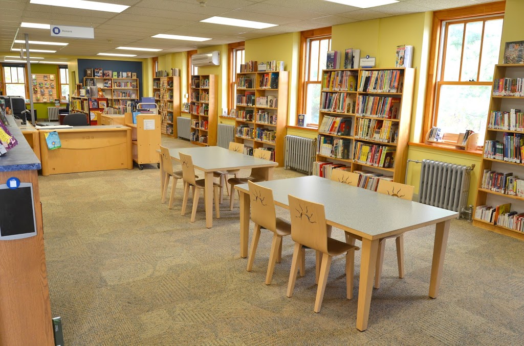 Ottawa Public Library - Vanier | 310 Pères-Blancs Ave, Vanier, ON K1L 7L5, Canada | Phone: (613) 580-2940