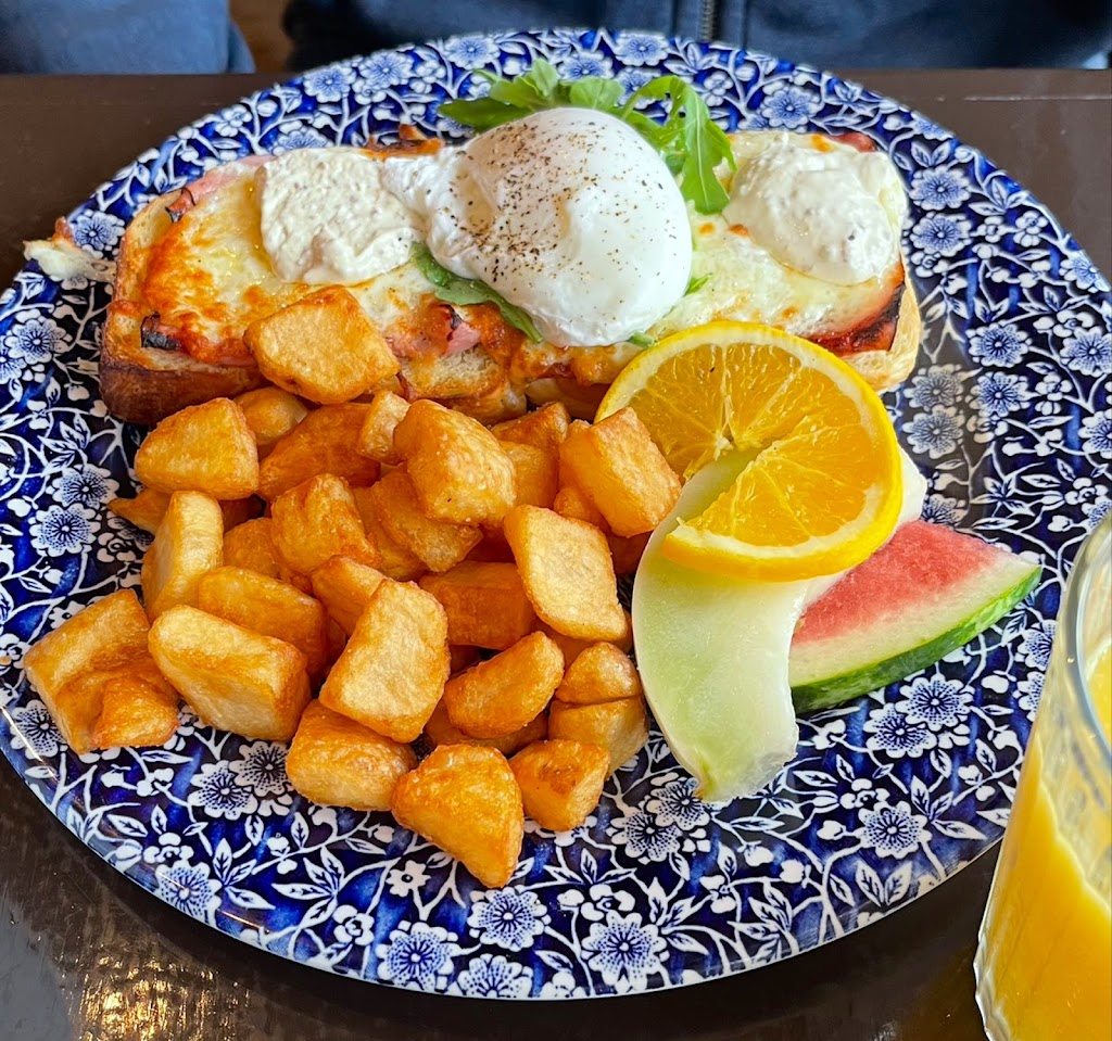 Café Bohème | 239 Rue des Pionniers, Tadoussac, QC G0T 2A0, Canada | Phone: (418) 235-1180