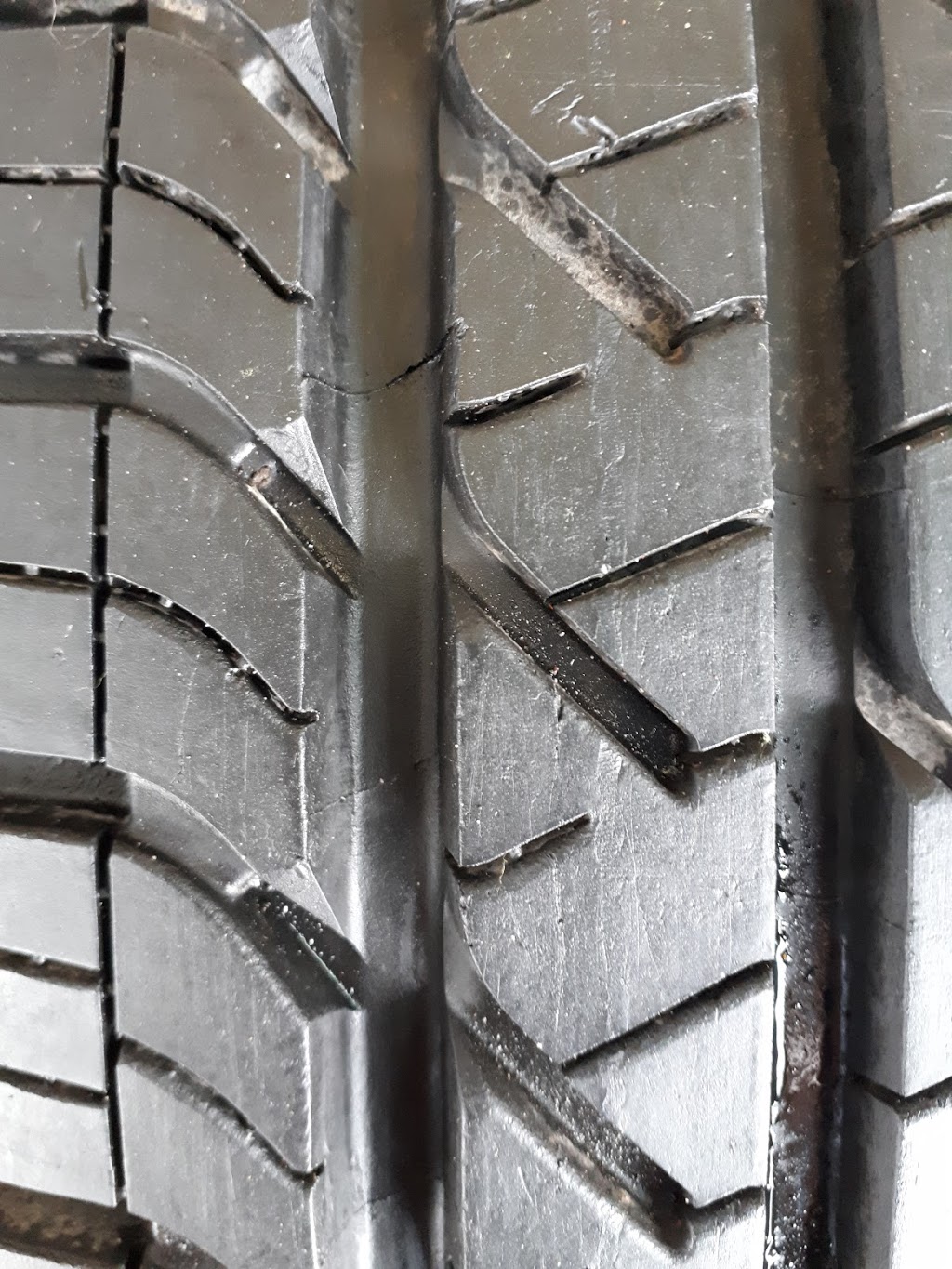 budget tyre | 646 Parkdale Ave N, Hamilton, ON L8H 5Z4, Canada | Phone: (905) 543-8973