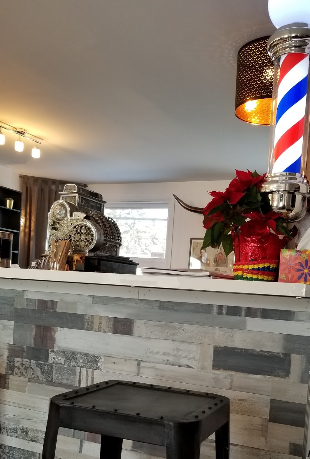 Salon Barbier | 321 Rue Seigneuriale, Québec, QC G1C 3P7, Canada | Phone: (418) 661-2212
