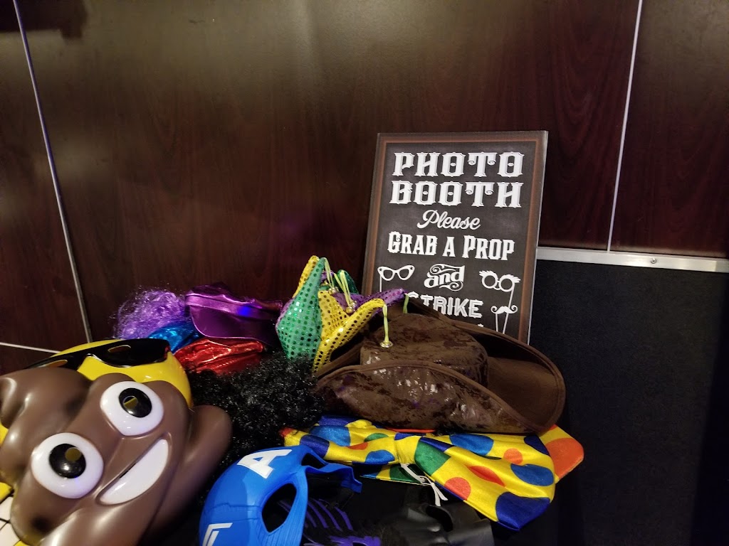 Magic Mirror Photobooth Winnipeg | 600 McGregor St, Winnipeg, MB R2W 0P1, Canada | Phone: (204) 230-0379