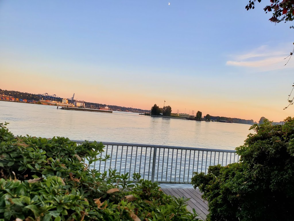 Waterfront Esplanade and Park | 1260 Quayside Dr, New Westminster, BC V3M 6E1, Canada | Phone: (604) 521-3711