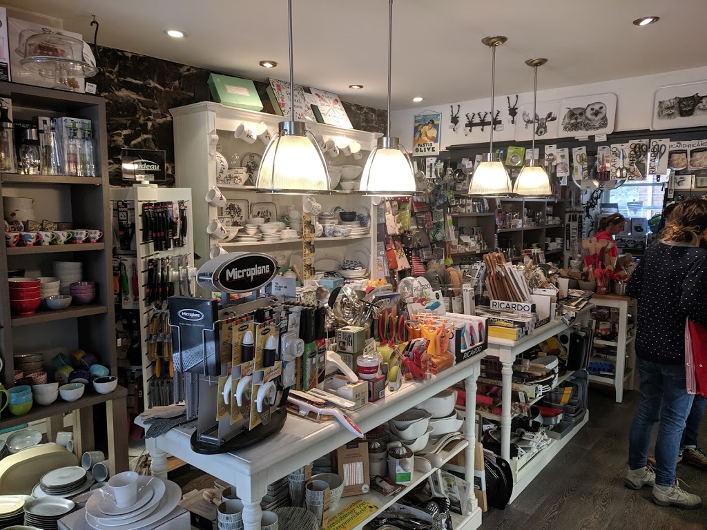 Pieds Dans Les Plats(Les) | 571 Rue Saint-Jean, Québec, QC G1R 1P5, Canada | Phone: (418) 523-5833