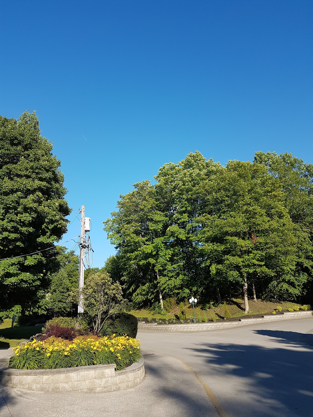 Woodland Park | 47 Sauble Falls Pkwy, Sauble Beach, ON N0H 2G0, Canada | Phone: (519) 422-1161