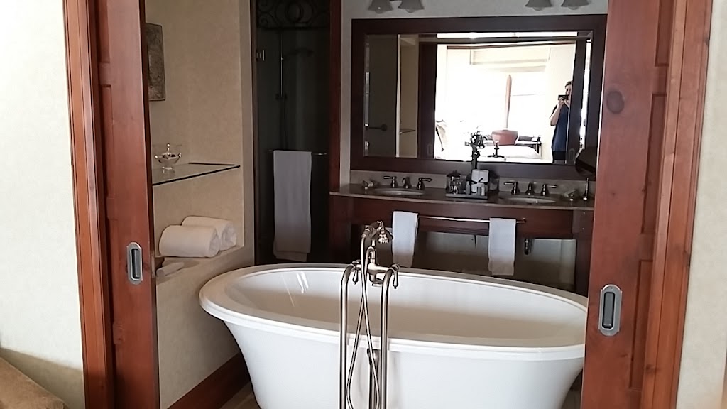 Hôtel Quintessence | 3004 Chemin de la Chapelle, Mont-Tremblant, QC J8E 1E1, Canada | Phone: (819) 425-3400
