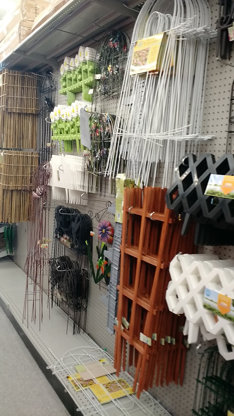 Dollarama | 3650 Hammonds Plains Rd, Upper Tantallon, NS B3Z 4R3, Canada | Phone: (902) 826-7199