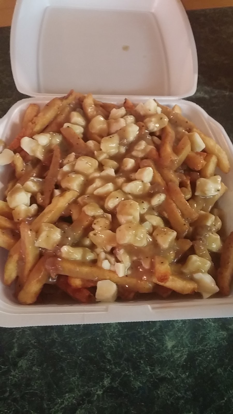 Rockland Pizza | 2294 Laurier St, Rockland, ON K4K 1L4, Canada | Phone: (613) 446-1056