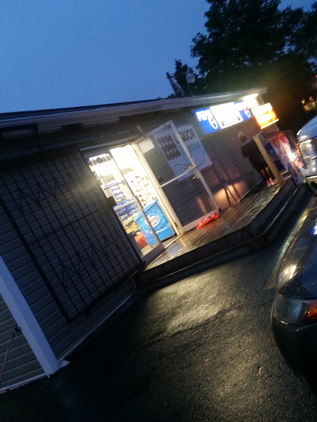 Hamiltons Grocery | 215 St Thomas Line, Paradise, NL A1L 3J6, Canada | Phone: (709) 773-1469