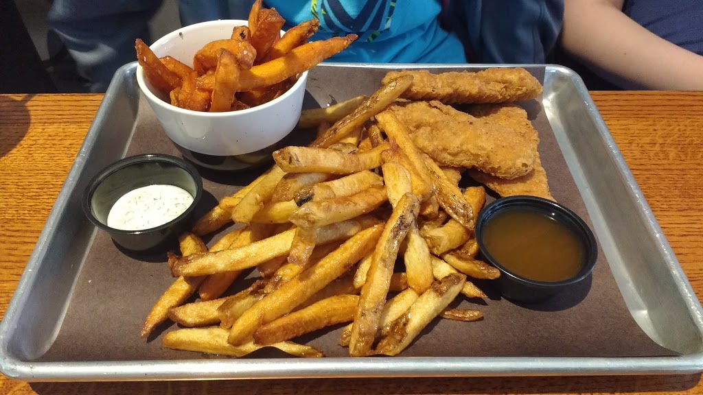 Chop House Burger Bar | 100 Martindale Rd, St. Catharines, ON L2S 2Y3, Canada | Phone: (905) 688-1114