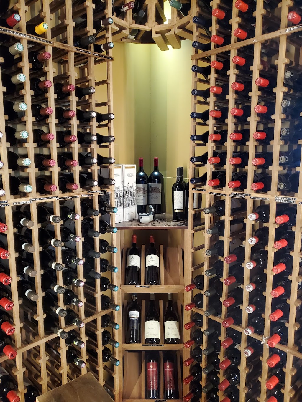 La Cochonne Rit | 1670 Av. Bourgogne, Chambly, QC J3L 1Z1, Canada | Phone: (450) 403-9900