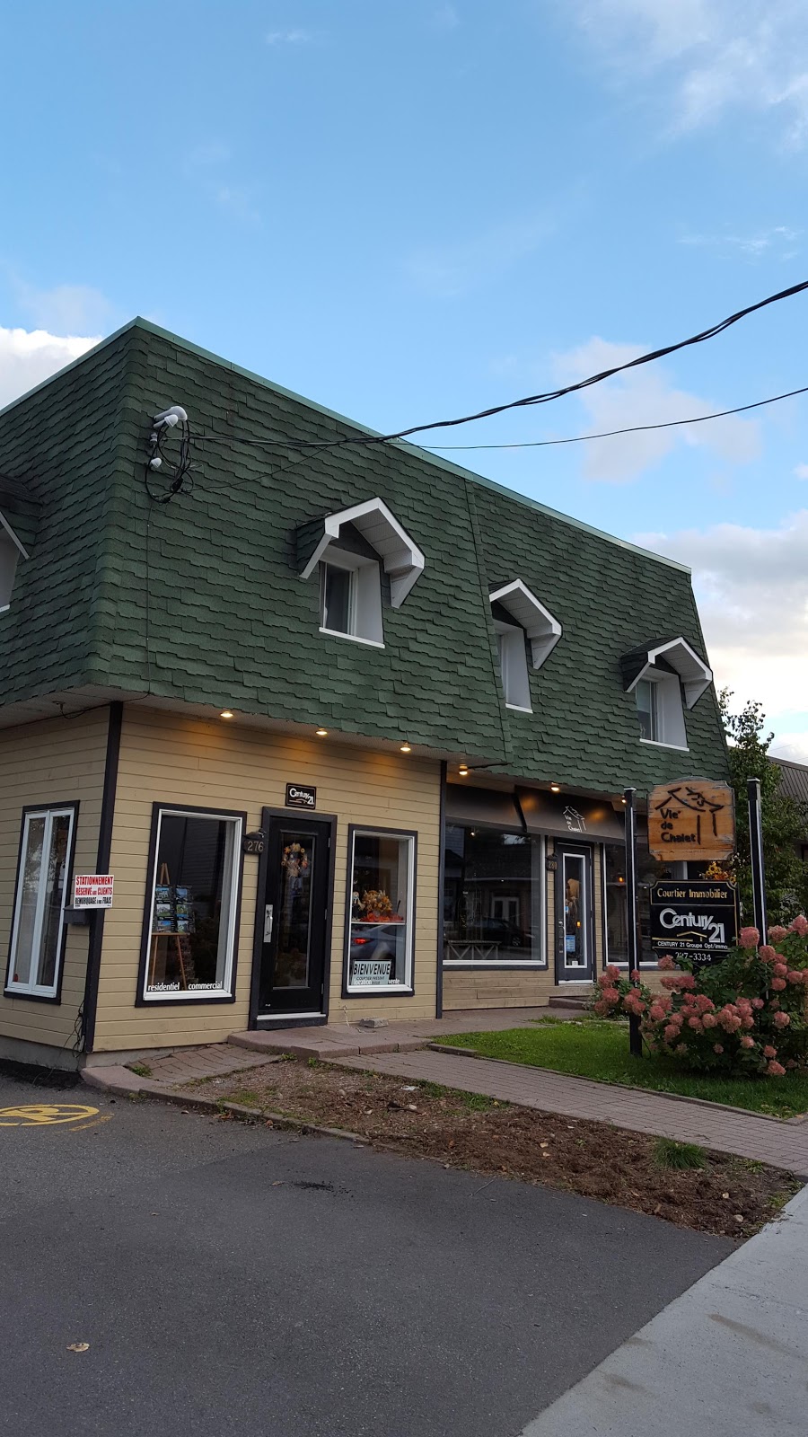 Lezvos | 429 Rue Principale, Saint-Sauveur, QC J0R 1R4, Canada | Phone: (450) 227-4170