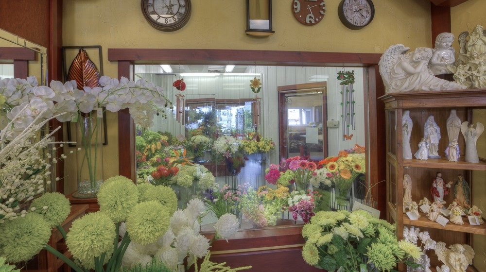 La Malbaie Fleuriste | 410 Rue St Étienne, La Malbaie, QC G5A 1S7, Canada | Phone: (418) 665-3355