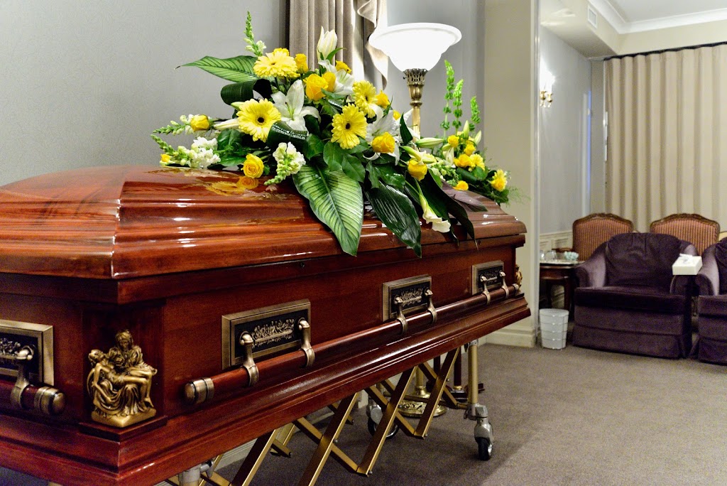 Nicholls Funeral Home | cemetery | 330 Midland Ave, Midland, ON L4R 3K7, Canada | 7055265449 OR +1 705-526-5449