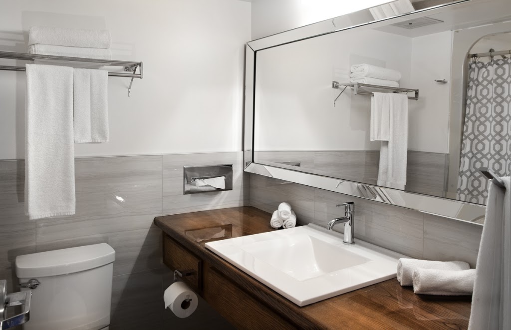 The Ashwood Inn | 34777 Bayfield River Rd, Bayfield, ON N0M 1G0, Canada | Phone: (519) 565-4444
