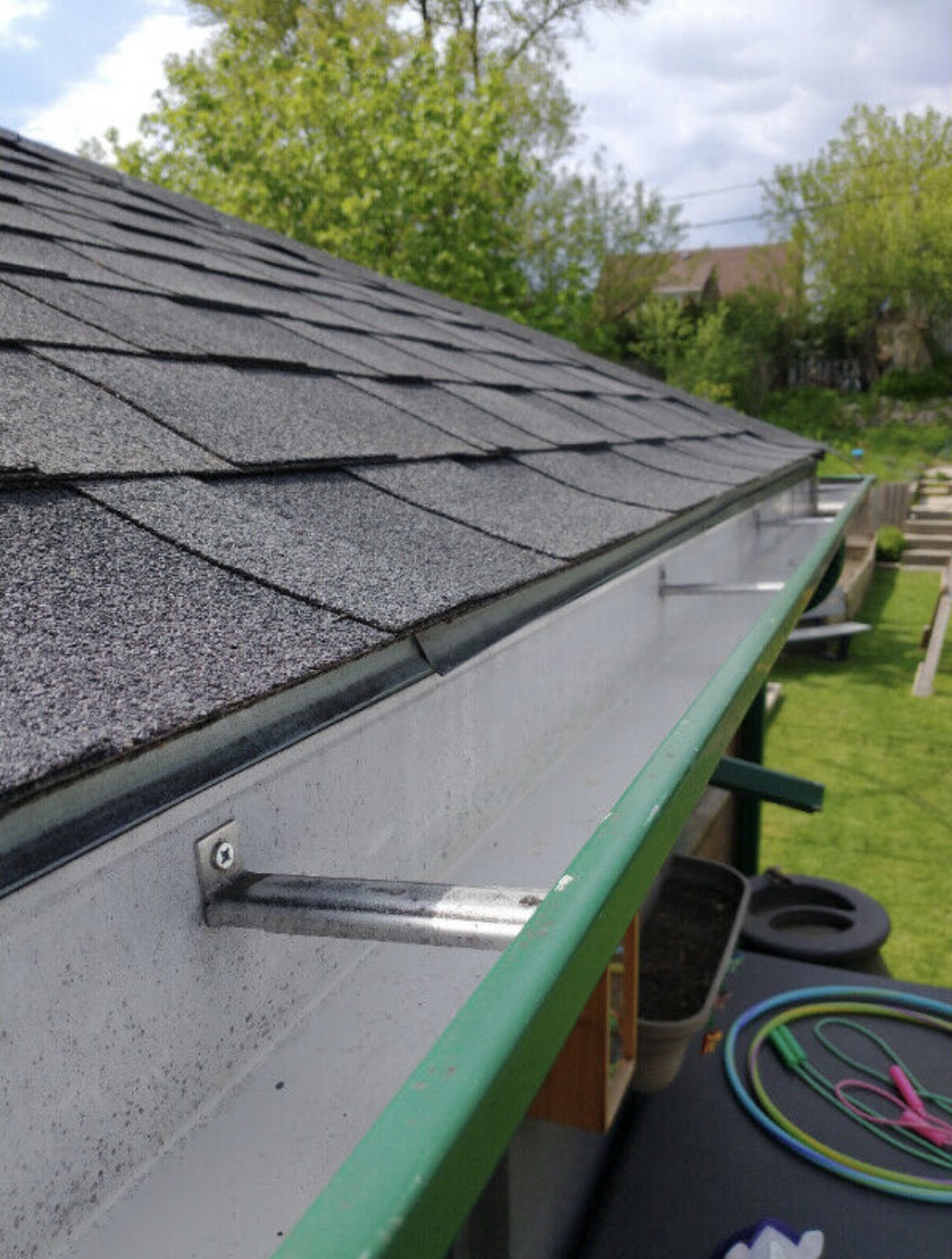 Eavestrough Cleaning & Repair | 190 Mausser Ave, Kitchener, ON N2M 3K7, Canada | Phone: (519) 635-2375