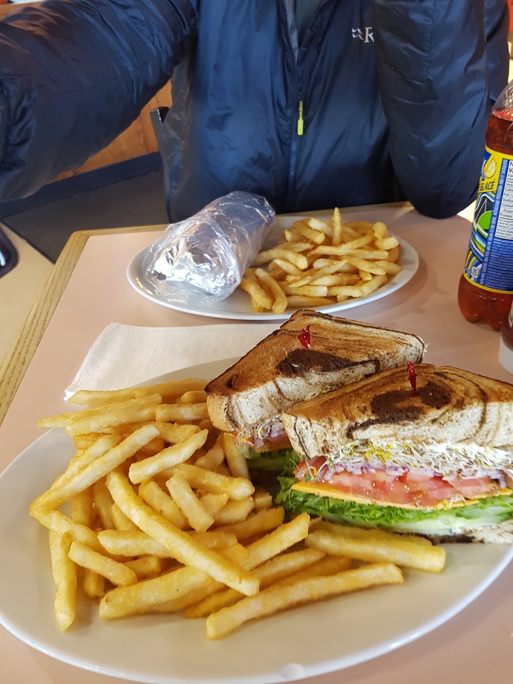 Donnas Eatery | 21516 115 Ave NW, Edmonton, AB T5S 2N7, Canada | Phone: (780) 429-8894