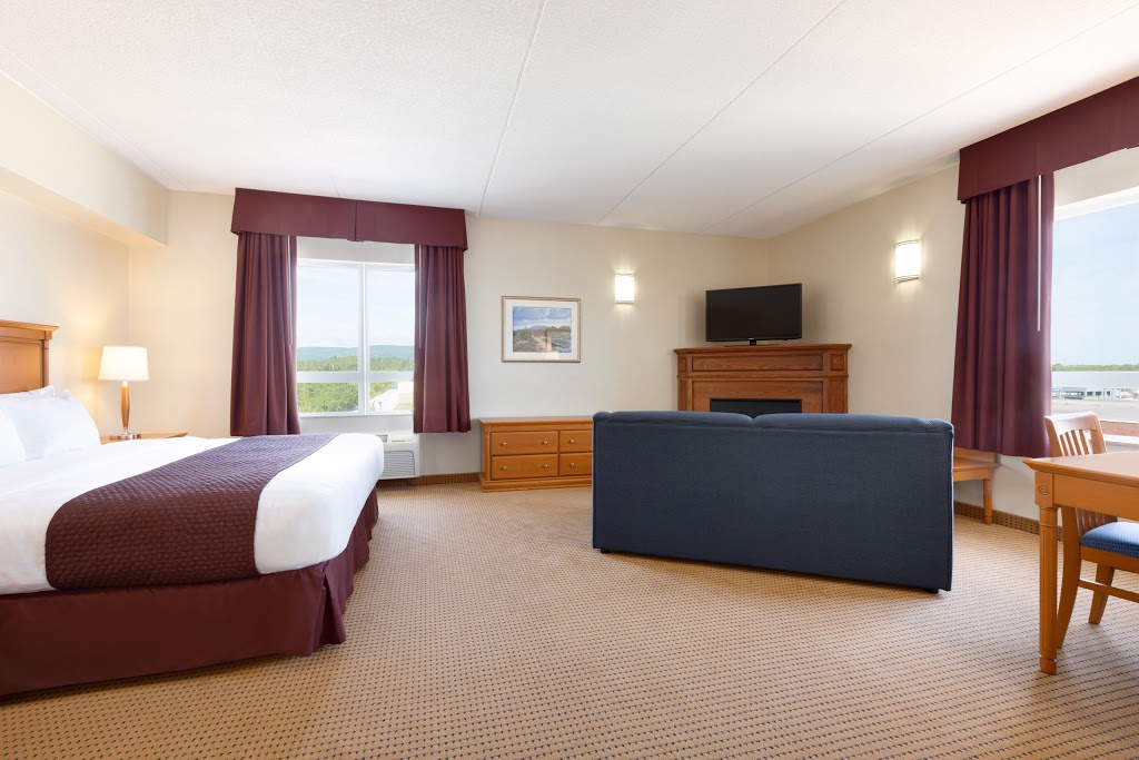 Days Inn & Suites by Wyndham Collingwood | 15 Cambridge St, Collingwood, ON L9Y 0A2, Canada | Phone: (705) 444-1880