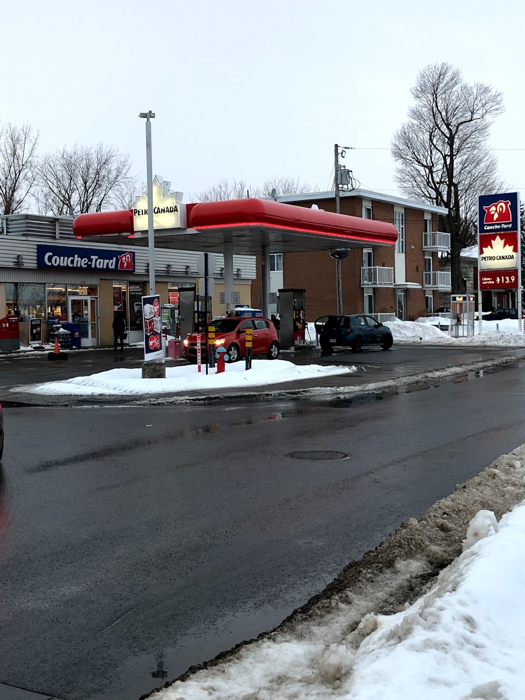 Couche-Tard | 334 Rue Champlain, Saint-Jean-sur-Richelieu, QC J3B 6W4, Canada | Phone: (450) 348-8514