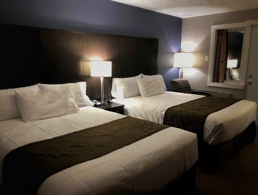 Travellers Inn Hanover | 244 7th Ave, Hanover, ON N4N 1B6, Canada | Phone: (800) 801-8398