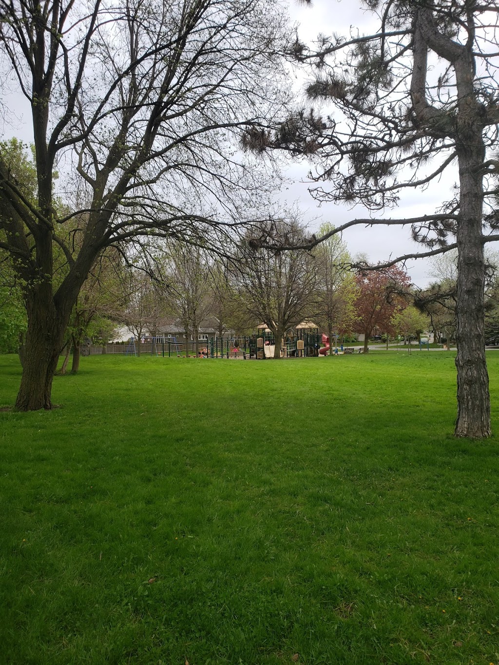 Chestnut Hills Park | Chestnut Hills Park, 32 Chestnut Hills Pkwy, Etobicoke, ON M9A 3K5, Canada | Phone: (416) 338-4386