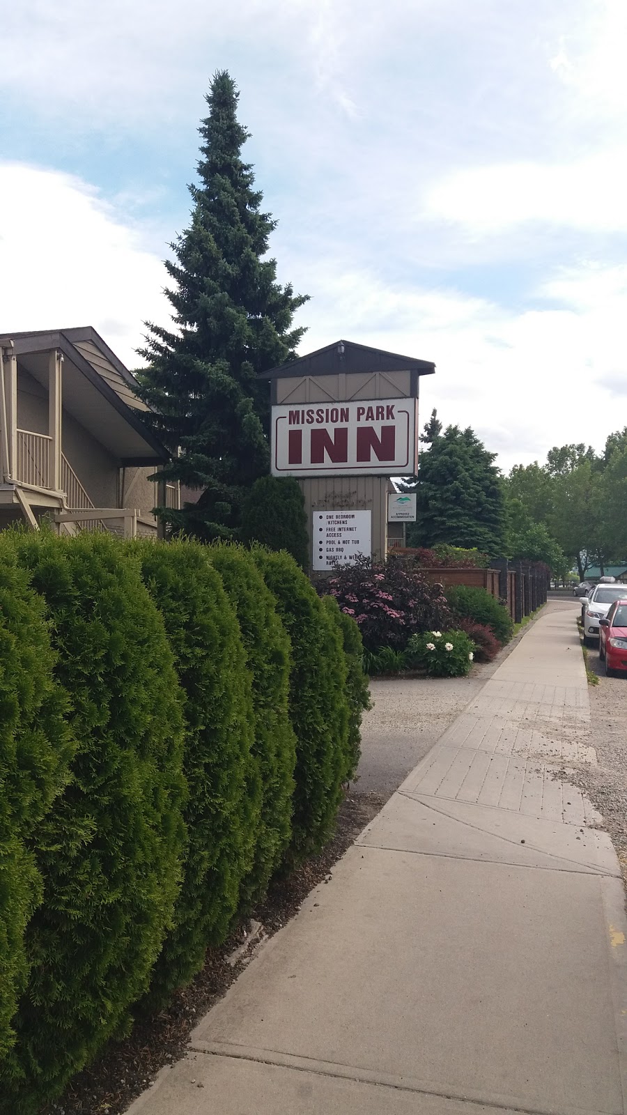 Mission Park Inn | lodging | 3339 Lakeshore Rd, Kelowna, BC V1W 3S9, Canada | 2507622042 OR +1 250-762-2042
