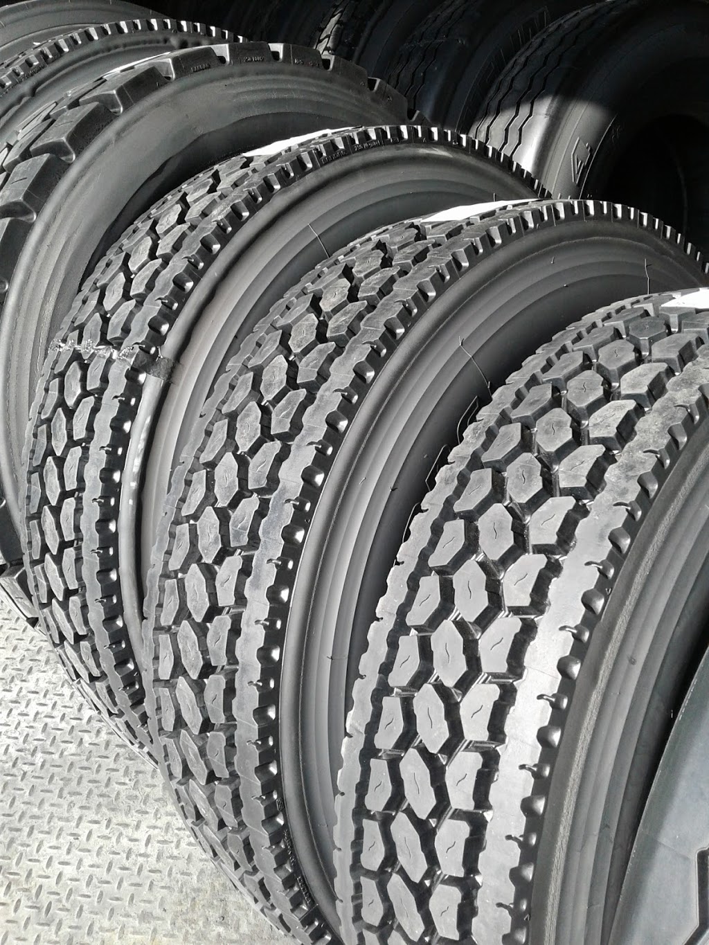 Kal Tire | 20 Enterprise Dr, London, ON N6N 1A7, Canada | Phone: (519) 455-2500