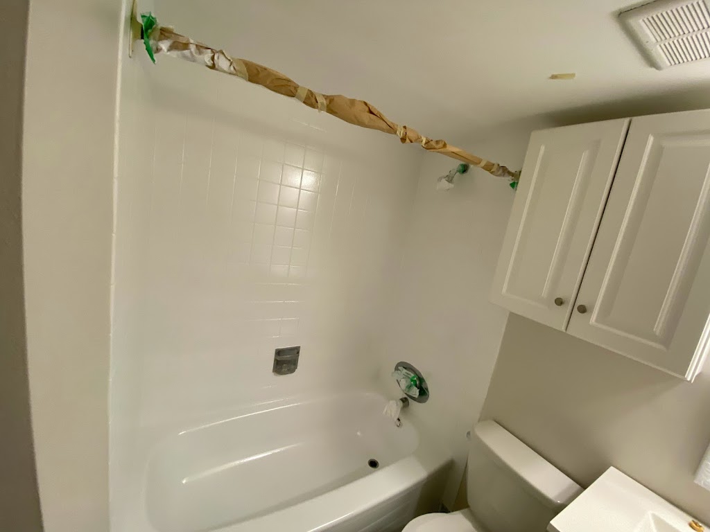 Bathtub Reglaze | 55 Snelgrove Crescent, Barrie, ON L4N 6R6, Canada | Phone: (647) 308-1209