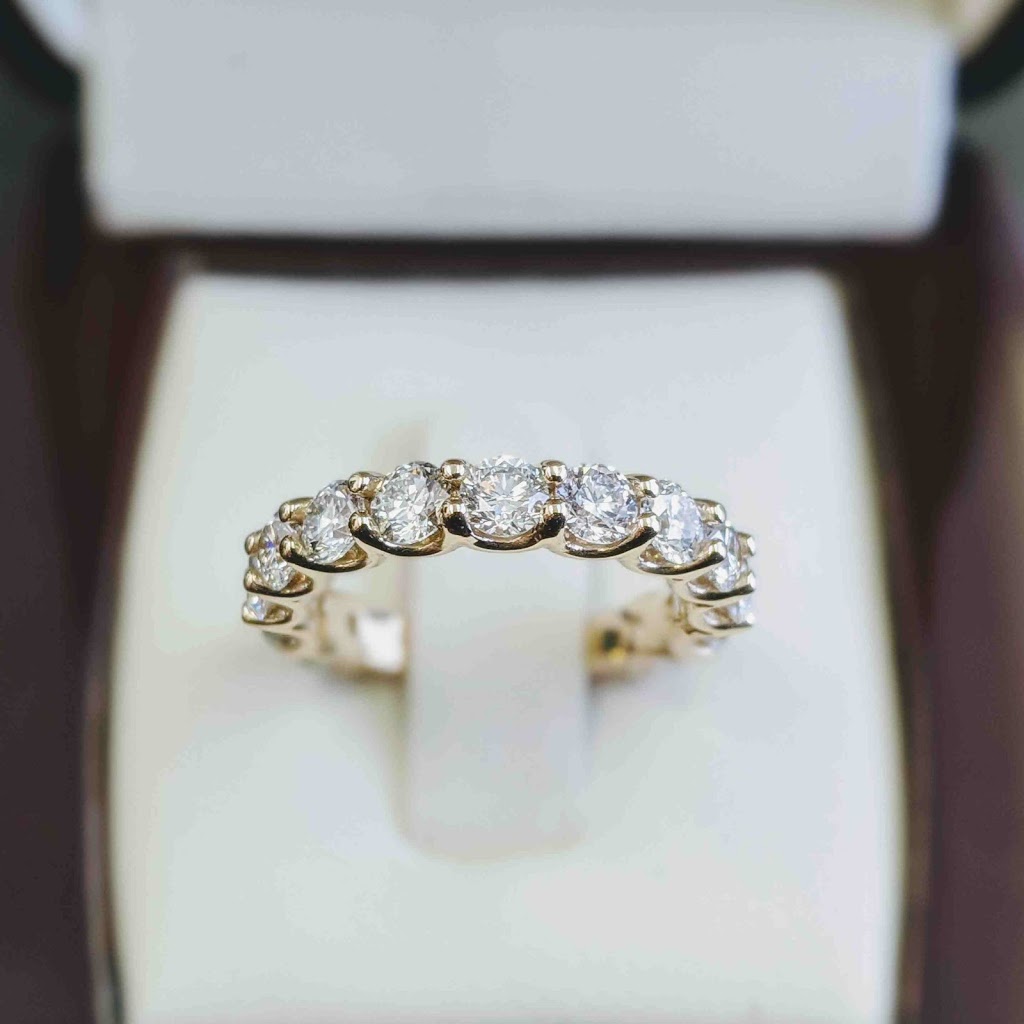 Luksus Diamonds | 32615 S Fraser Way #203, Abbotsford, BC V2T 1X8, Canada | Phone: (844) 231-8200