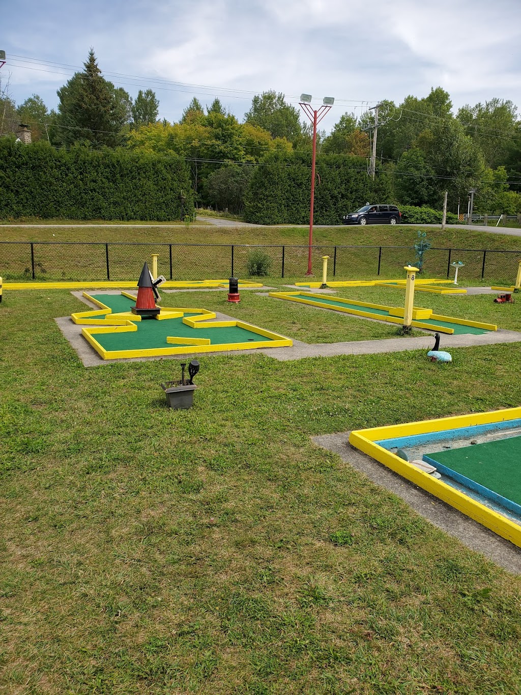 Mini Putt Ste-Béatrix | 5 Av. Alain, Sainte-Béatrix, QC J0K 1Y0, Canada | Phone: (450) 365-0626