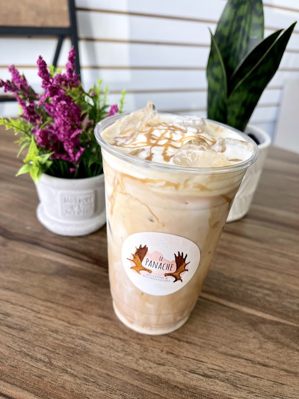 Le Panache boissons & gourmandises | 71 Rue Wellington, Coaticook, QC J1A 2H6, Canada | Phone: (819) 804-0650