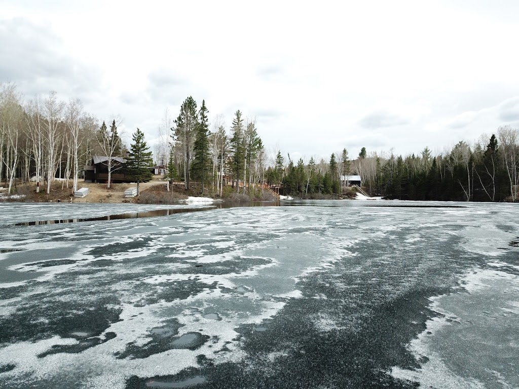 Domaine le Pic Bois Inc | 150 Chemin du Pied-des-Monts, Saint-Aimé-des-Lacs, QC G0T 1S0, Canada | Phone: (418) 439-1111