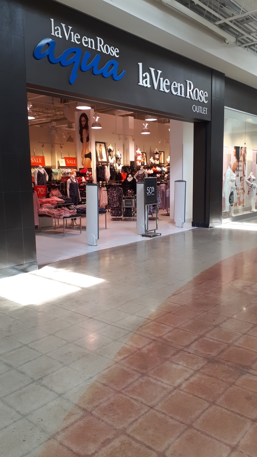 La Vie en Rose Tanger Outlets Cookstown | TANGER OUTLETS COOKSTOWN 3311, SIMCOE COUNTY ROAD #89, Cookstown, ON L0L 1L0, Canada | Phone: (705) 458-1781