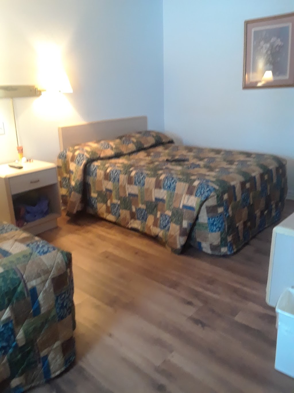 Motel du Vieux Pont | 304 QC-148, Mansfield-et-Pontefract, QC J0X 1R0, Canada | Phone: (819) 683-2153