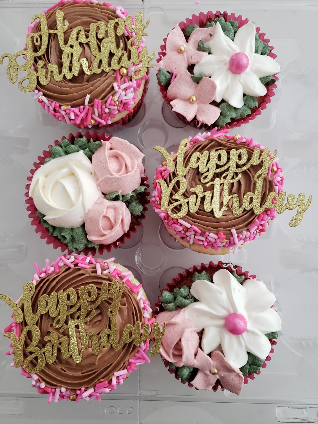 Vals Cupcakery | 1067 Ambercrest St, Gloucester, ON K1J 1G3, Canada | Phone: (613) 315-9656
