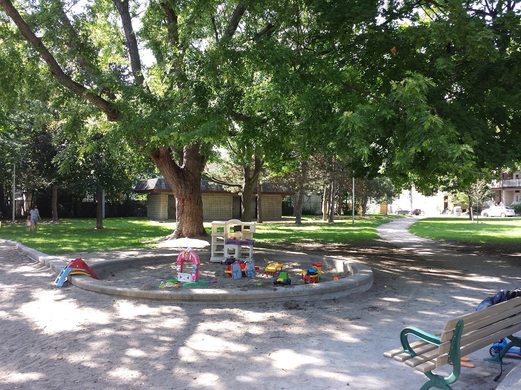 Perth Avenue Parkette | 160 Perth Ave, Toronto, ON M6P 3X5, Canada