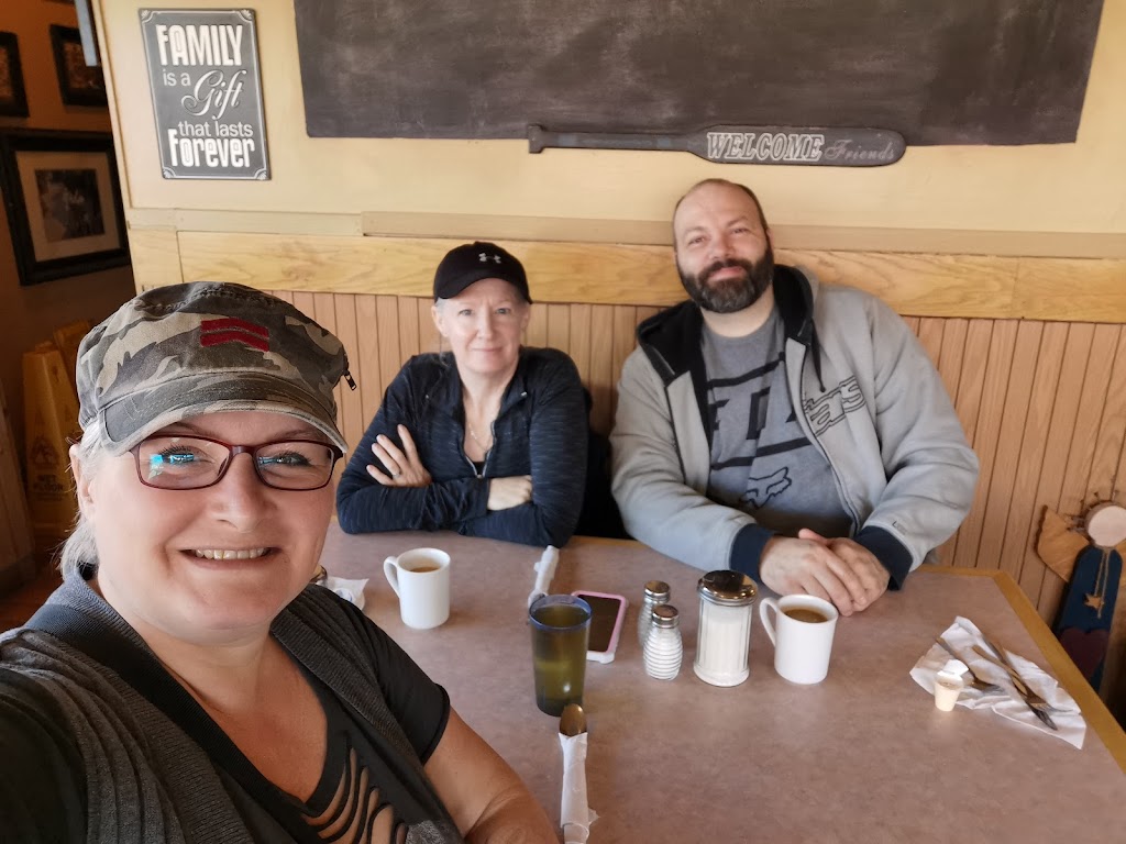 Friends & Family Restaurant | 925 16th St E, Owen Sound, ON N4K 1Z4, Canada | Phone: (519) 470-2345