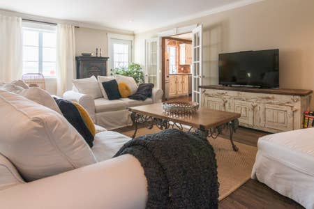 Villa azur Ile dOrléans | 5446 Chem. Royal, Saint-Jean-de-lÎle-dOrléans, QC G0A 3W0, Canada | Phone: (514) 812-9529
