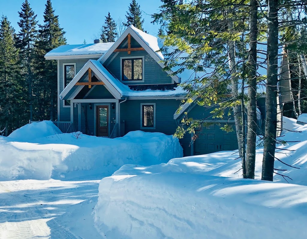 Chalet lArdoise | 18 Chemin de la Conrad-Marie, Petite-Rivière-Saint-François, QC G0A 2L0, Canada | Phone: (581) 804-7181