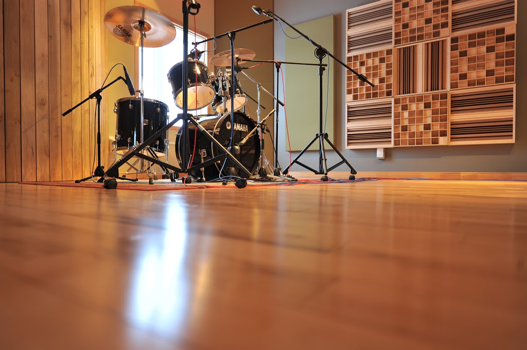 Studio Red Tube | 268 Rue Jean-Talon, Saint-Jean-sur-Richelieu, QC J2W 1M6, Canada | Phone: (450) 359-7249