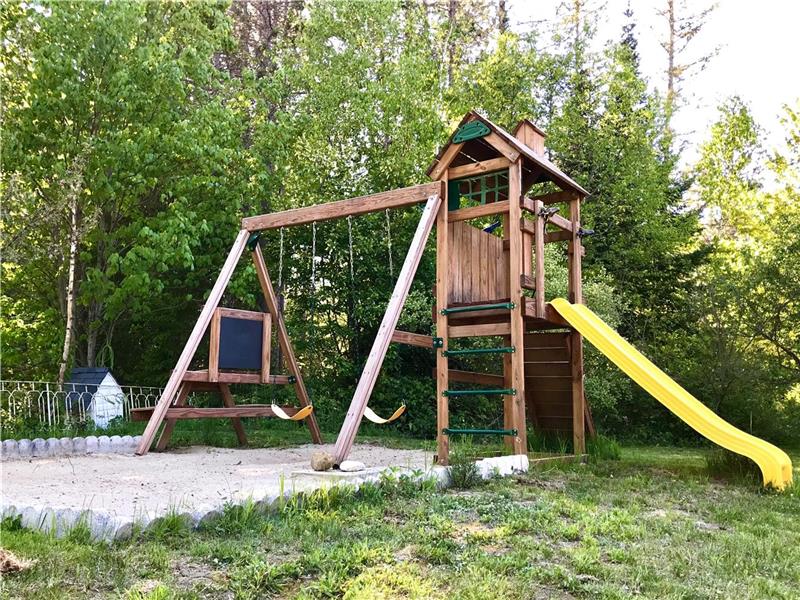 Chalet Zazlo | 395 Rue des Pâquerettes, Chertsey, QC J0K 3K0, Canada | Phone: (514) 977-8834