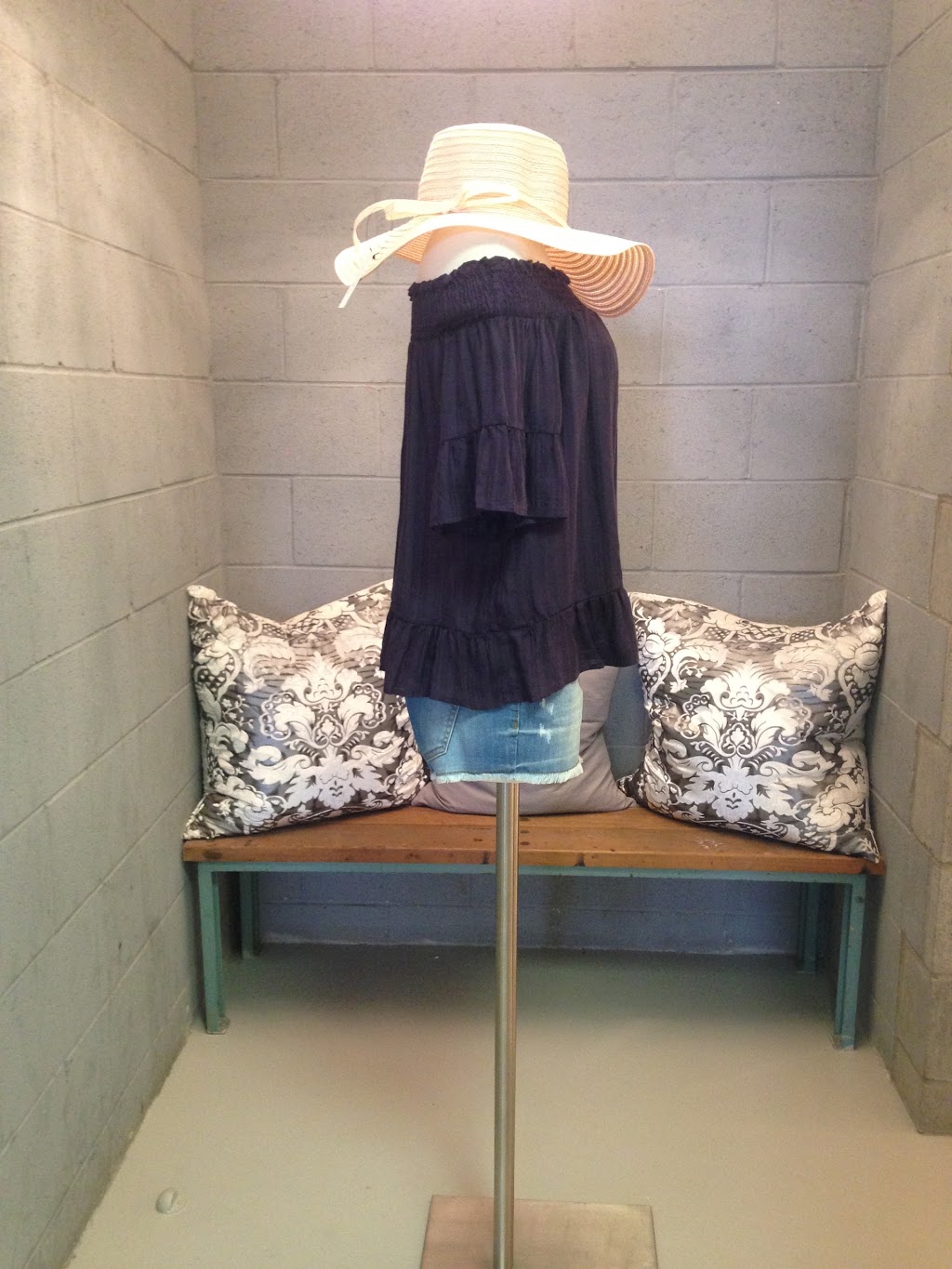 Mac & Mango House Of Fashion | 32818 7th Ave, Mission, BC V2V 2C3, Canada | Phone: (604) 289-3322