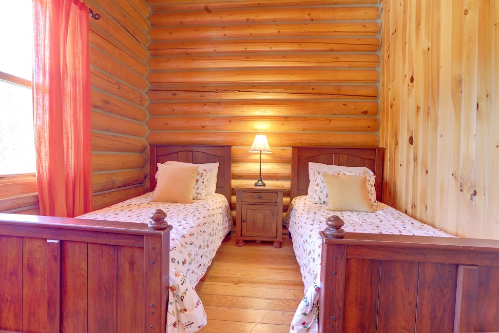 Chalet no. 66 by Fiddler Lake Resort® (Lapin-Rabit) | 35 Chem. Fiddleridge Resort, Mille-Isles, QC J0R 1A0, Canada | Phone: (800) 721-0371