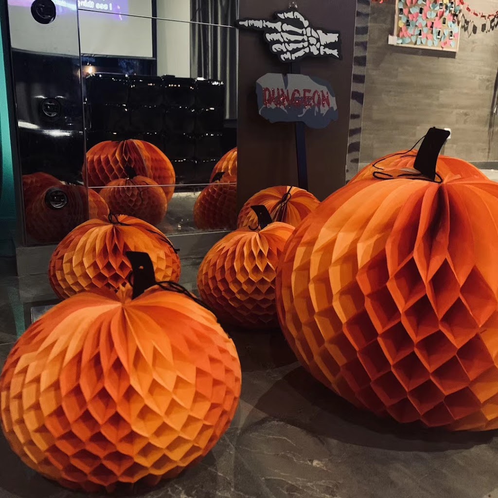 Sirens Waterloo | 181 Lester St, Waterloo, ON N2L 3W3, Canada | Phone: (519) 888-9996