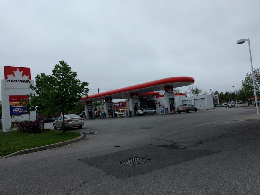 Petro-Canada | gas station | 2320 Lawrence Ave E, Scarborough, ON M1P 2P9, Canada | 4167570550 OR +1 416-757-0550